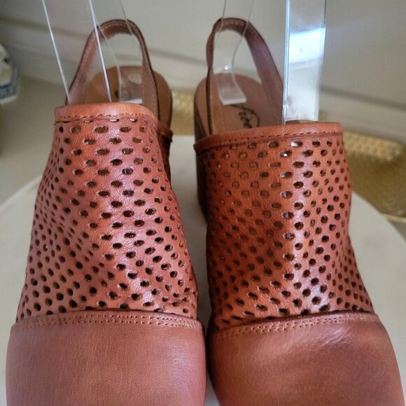 Free People Logan Perforated Leather/Wood Slingback Clogs FP3 Revolver EU Sz 37 - Picture 6 of 11